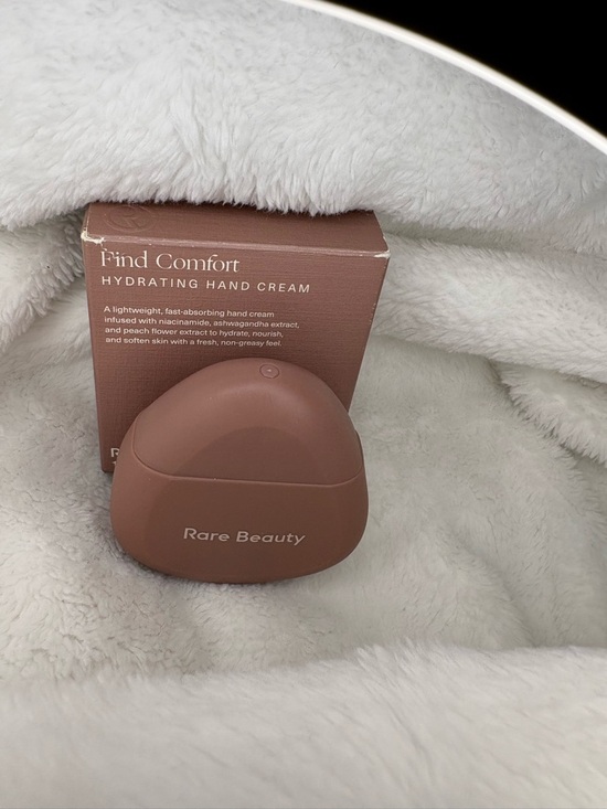 Rare Beauty Find Comfort Hydrating Hand Cream - Mauve Brown - Picture 2 of 3